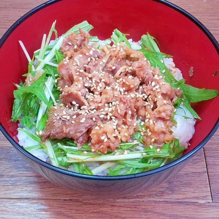 水菜と牛バラ薄切り肉の甘辛炒め丼